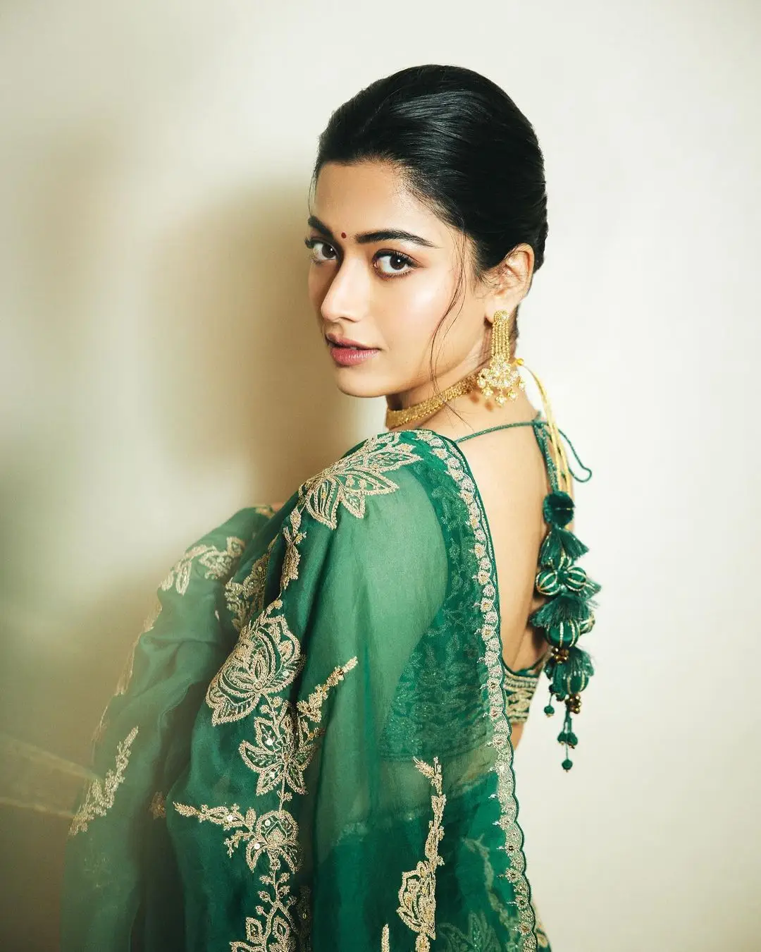 Rashmika Mandanna In Green Saree Sleeveless Blouse